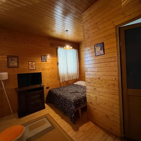 Orange Apartment *