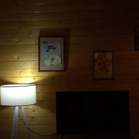 Orange Apartment *